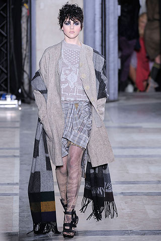 Sweater estampado falda cuadrille con frunce tapado gris Vivienne Westwood